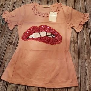 T shirt Sexy Slim Biting lips pattern shirt.